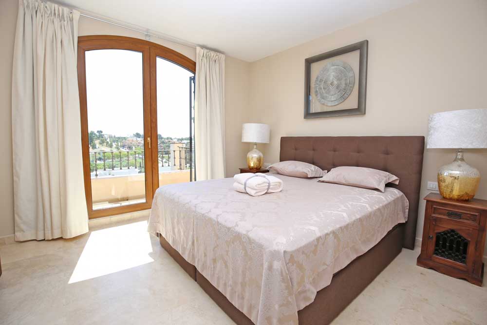 Qlistings 3 Bedroom Townhouse For Sale In Estepona image 5