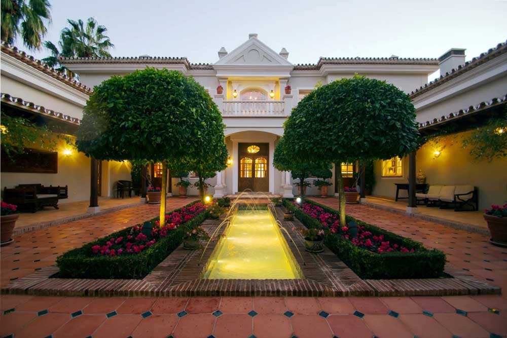 Stunning frontline golf mansion in La Zagaleta, Benahavis.