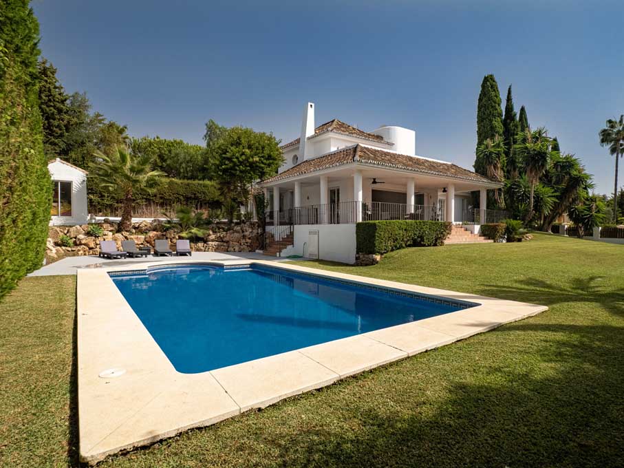 Villa For Sale in Nueva Andalucía