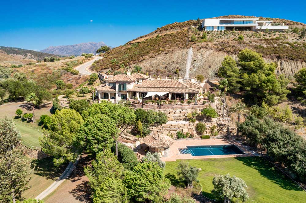 Quality traditional villa in Benahavis.