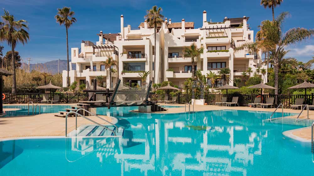 Beachfront ground floor apartment in Estepona