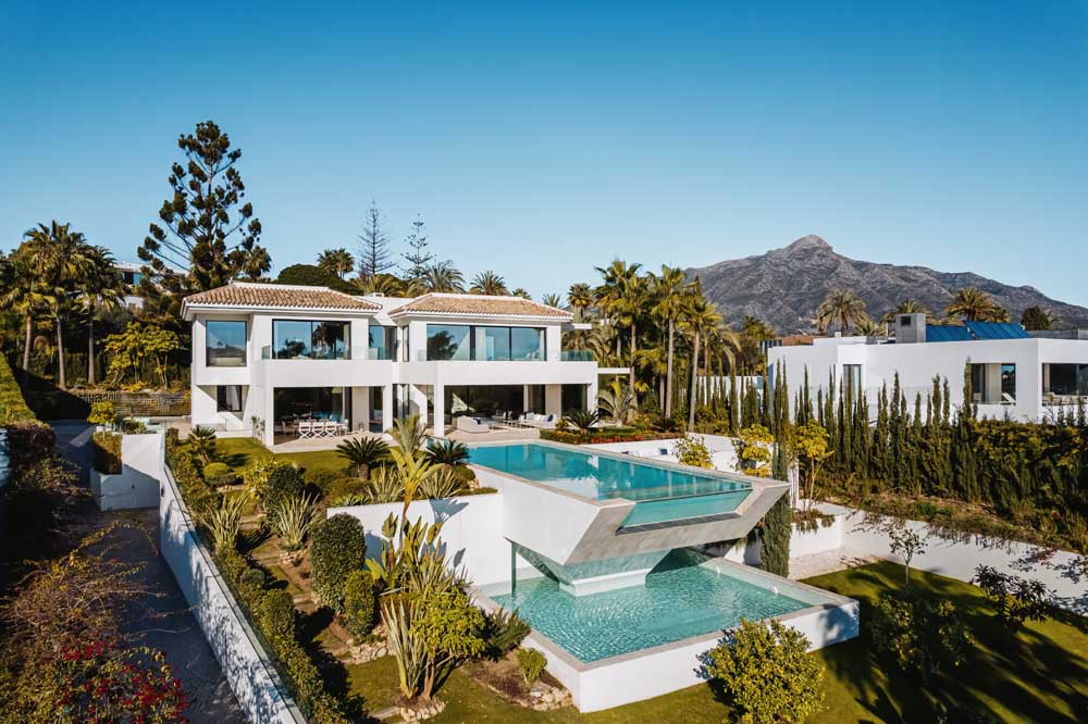 Stunning luxury villa in Nueva Andalucia