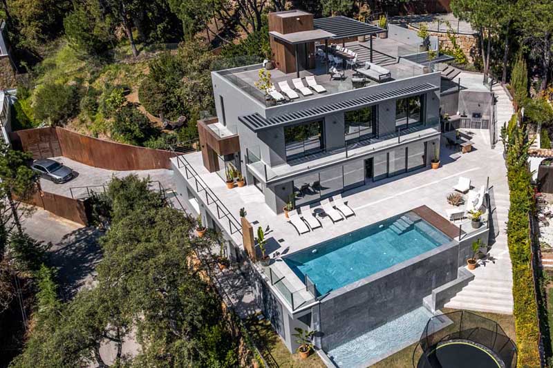 Luxurious modern villa in Benahavis