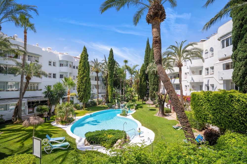 Spacious apartment on the golden mile, Marbella