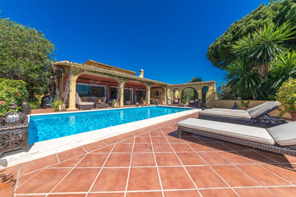 Elegant villa in Nueva Andalucia