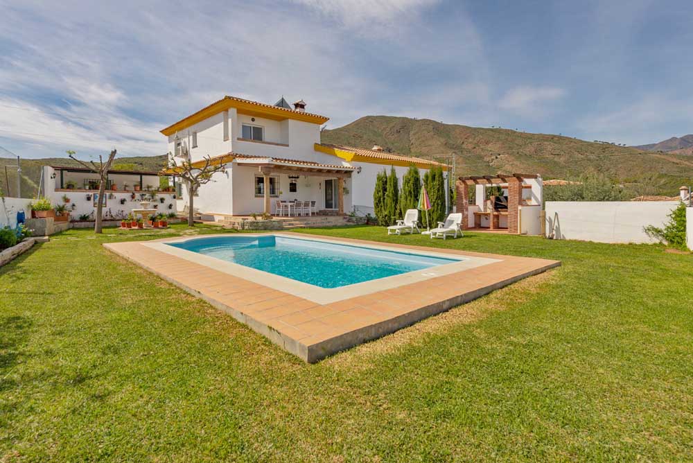 Villa in La Cala de Mijas with a very large plot.