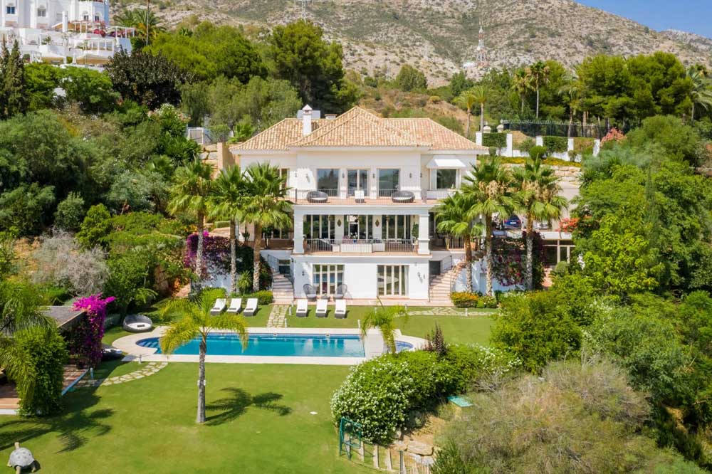 Top quality mansion in Marbella Hill Club, Marbella