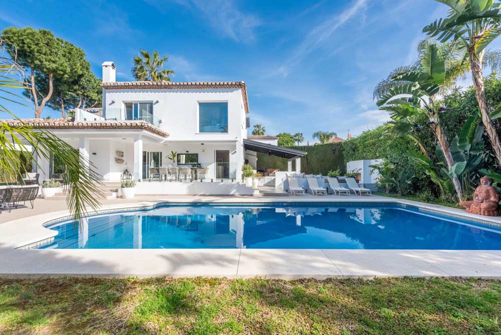 Stunning contemporary villa in Nueva Andalucia 