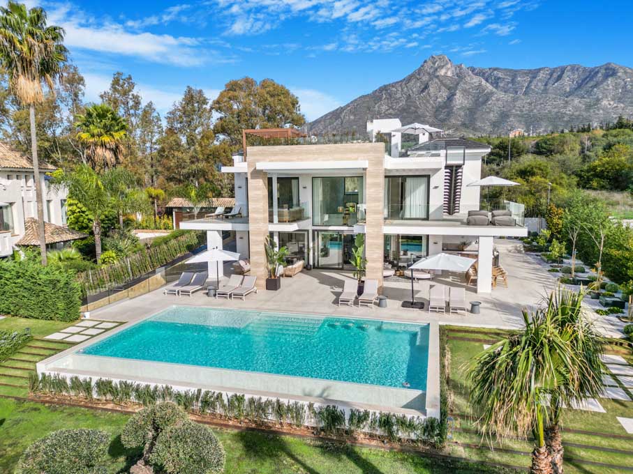 Impressive villa on Marbellas Golden Mile