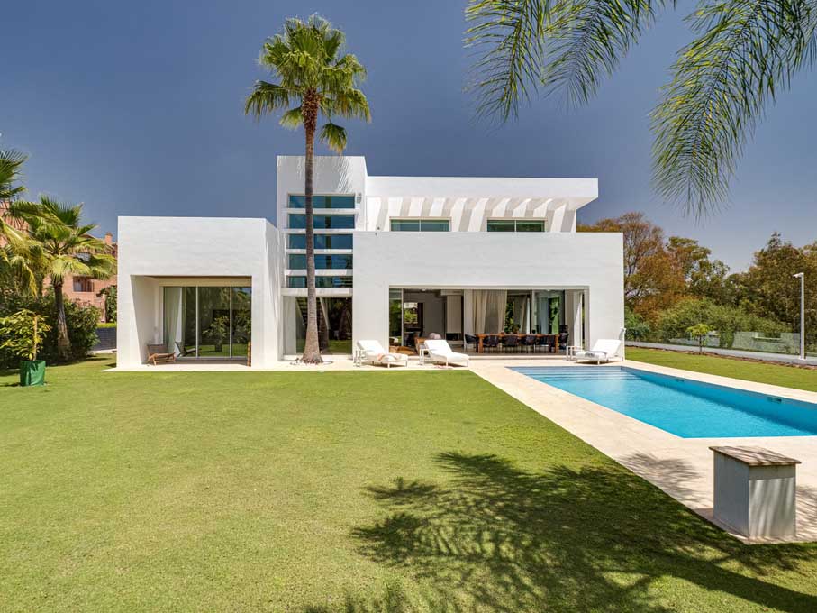 Perfectly presented villa in Casasola, Guadalmina Baja