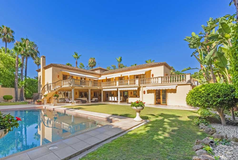 Elegant villa in Nueva Andalucia