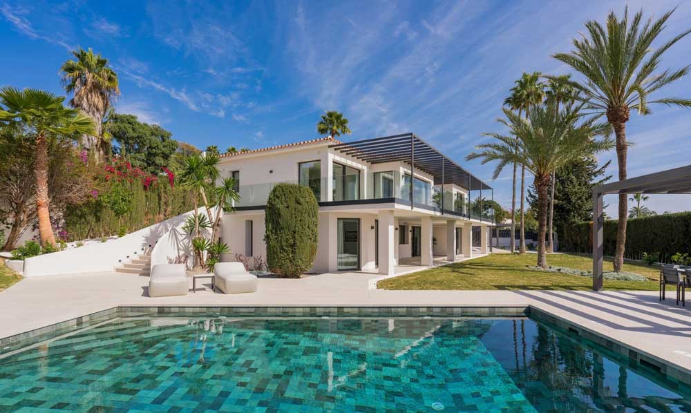 Awesome modern villa in Nagueles