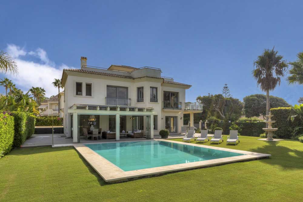 Fabulous beachfront villa in El Rosario