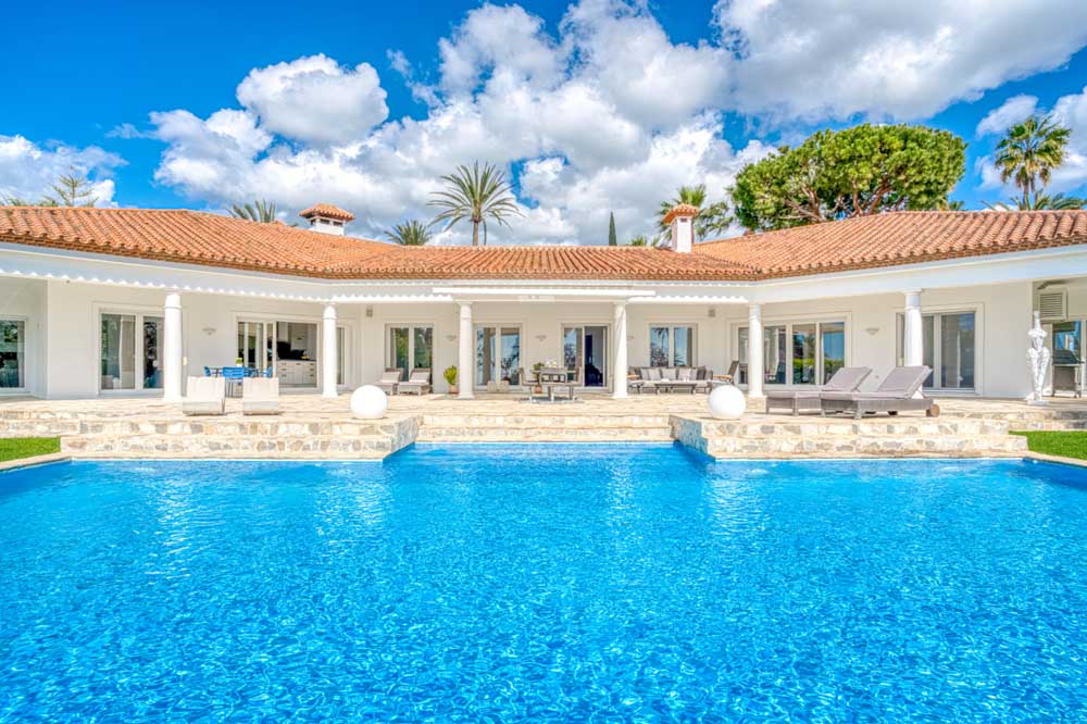 Fabulous 4 bedroom villa in Hacienda Las Chapas