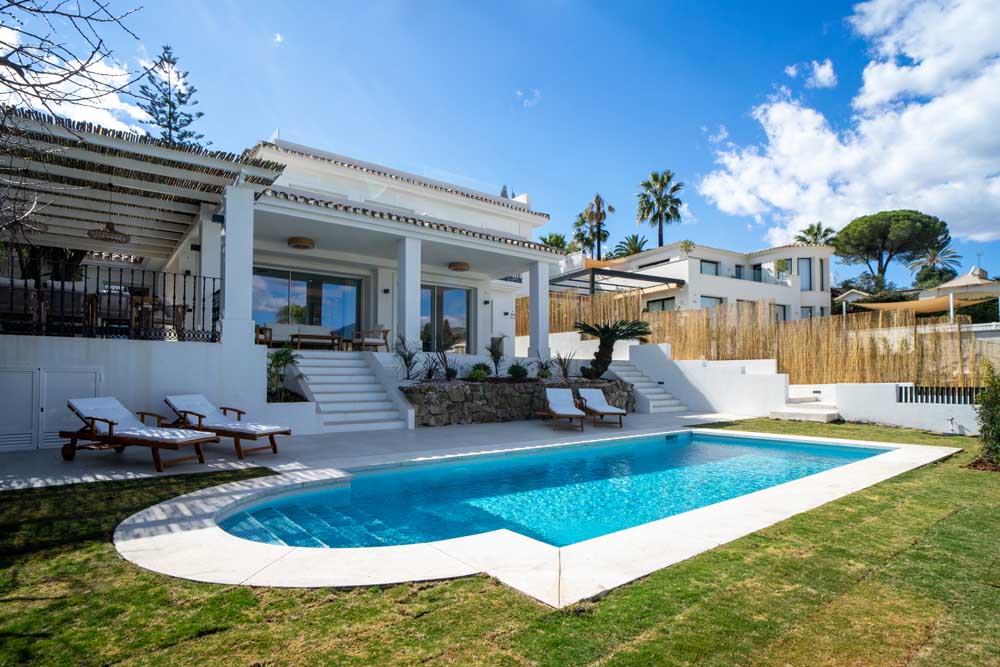 Modern villa in Las Brisas, Nueva Andalucia