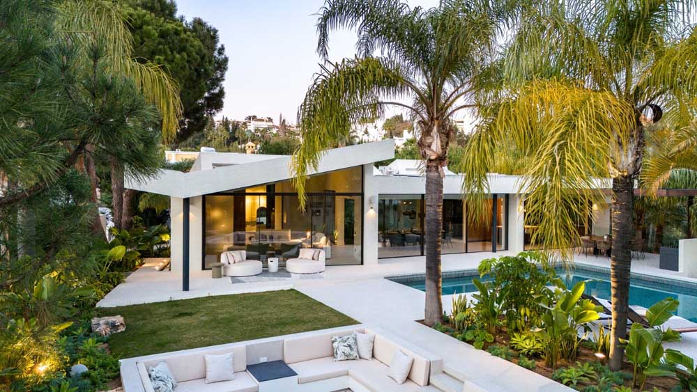 Superb five bedroom Villa in Hacienda Las Chapas