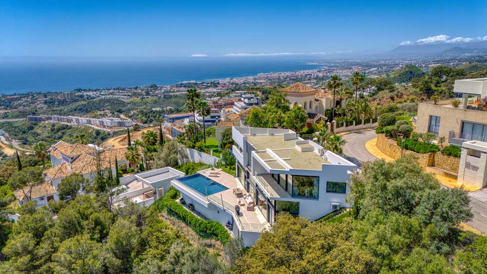 Lovely five bedroom villa in Altos de Los Monteros