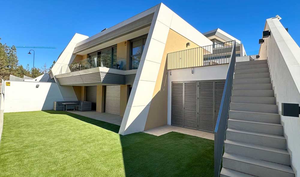 New modern semi detached villa in El Chaparral