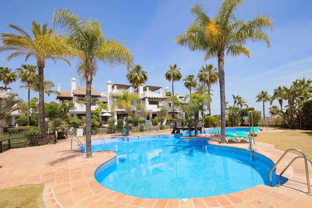 Superb townhouse with great views in Benahavis.