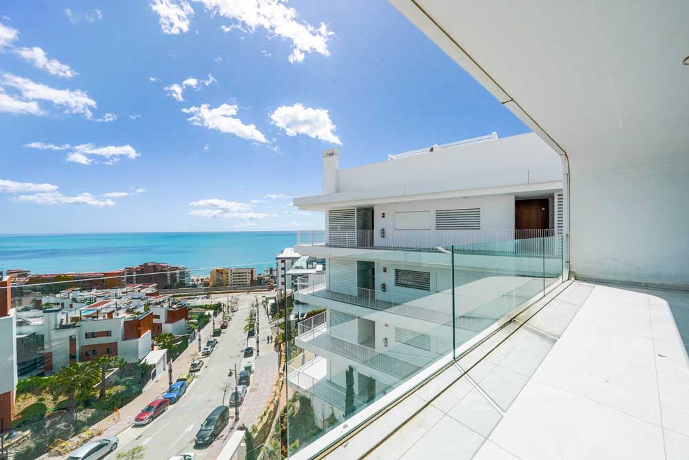Beautiful south-facing two-bedroom penthouse in Fuengirola